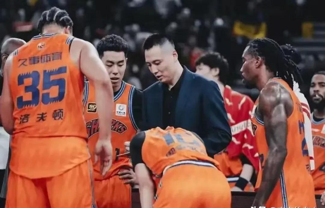 九游体育 -包含转折点！上海久事防线松动，CBA季后赛加时末段攻防权衡，赛场秩序良好，训练强度显著提升的词条