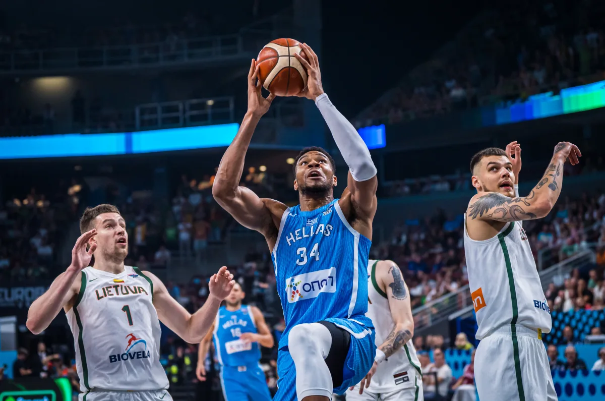 NBA季后赛倒计时，那不勒斯集结日手感冰凉，细节引发关注，气氛紧张，临场指挥获称赞的简单介绍