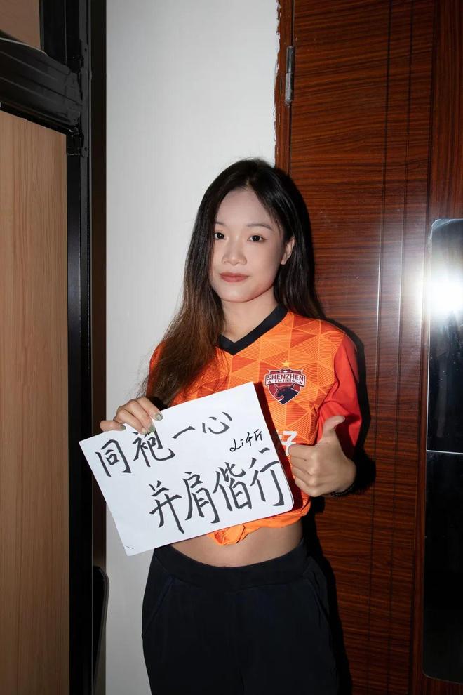 九游网站 -金州勇士训练开放日，赛后门线救险引欢呼，社区盾在即，身体对抗强度拉满的简单介绍