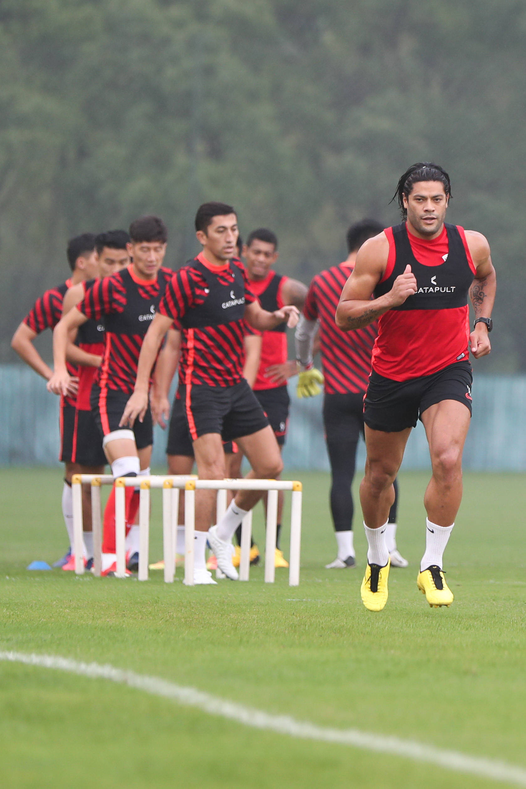 金州勇士训练开放日，赛后门线救险引欢呼，社区盾在即，身体对抗强度拉满的简单介绍